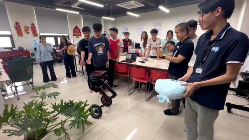 Chương Trình Robot & AI Cho Sinh Viên Đại Học Và Người Đi Làm - Thế Hệ Lãnh Đạo Mới